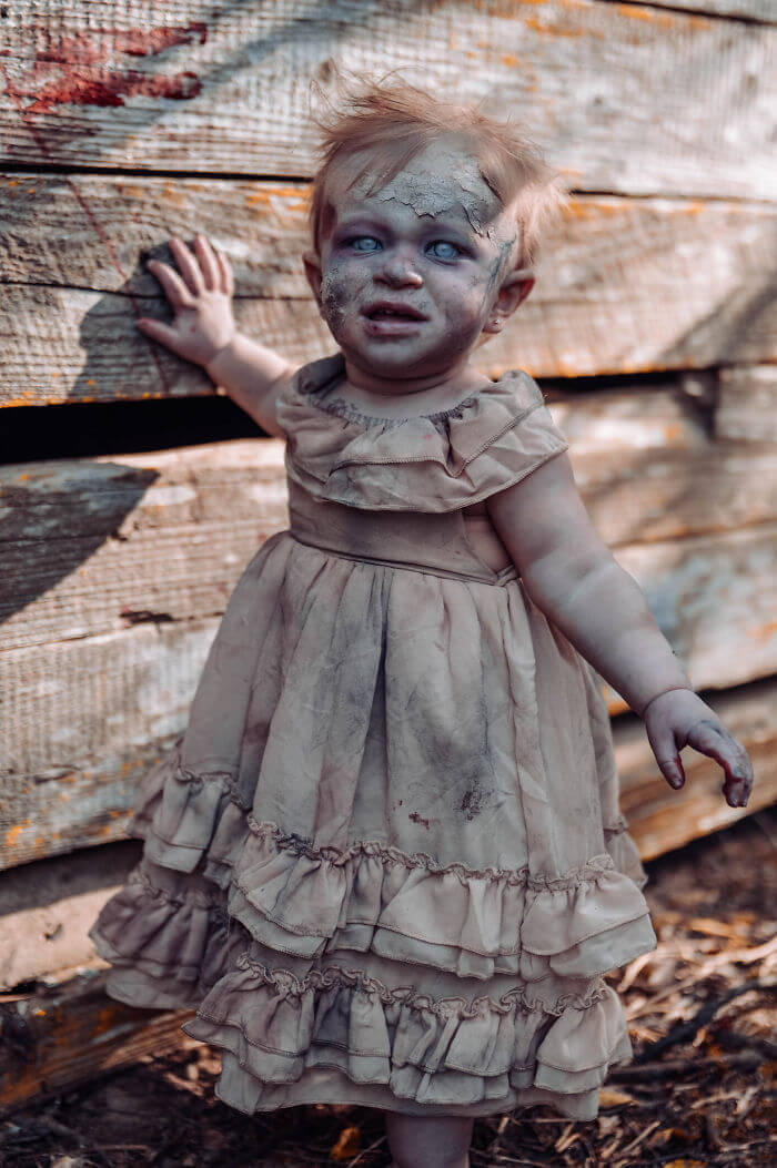 Seriously! Zombie Daddy-daughter Halloween Photo Shots?