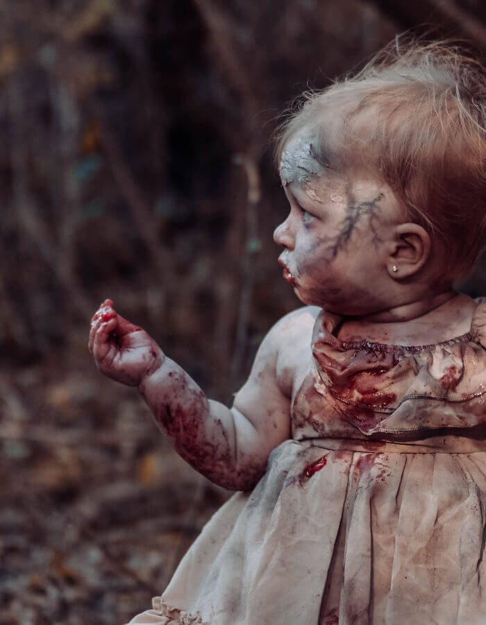 Seriously! Zombie Daddy-daughter Halloween Photo Shots?