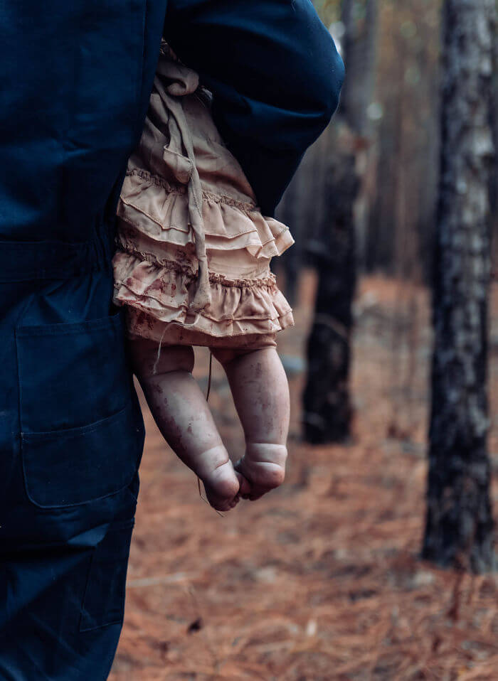 Seriously! Zombie Daddy-daughter Halloween Photo Shots?