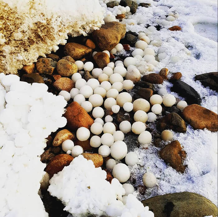 That is NOT Photoshoped! Bizarre ‘Ice Eggs’ Invaded Finnish Shore