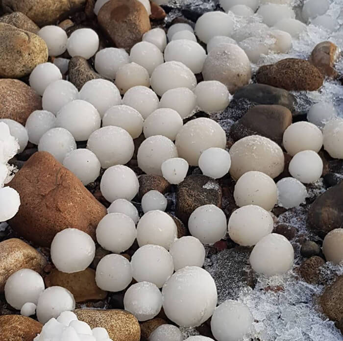 That is NOT Photoshoped! Bizarre ‘Ice Eggs’ Invaded Finnish Shore