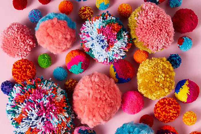 Bring Pom-Pom To Your Christmas Decoration