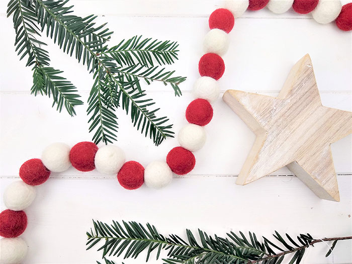 Bring Pom-Pom To Your Christmas Decoration