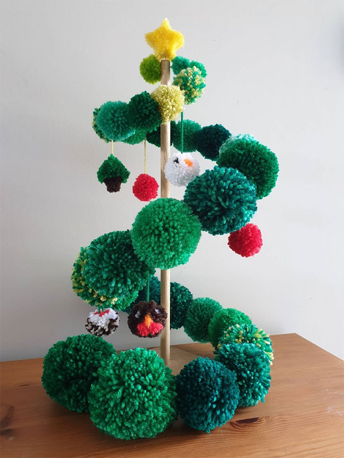 Bring Pom-Pom To Your Christmas Decoration