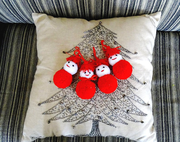 Bring Pom-Pom To Your Christmas Decoration