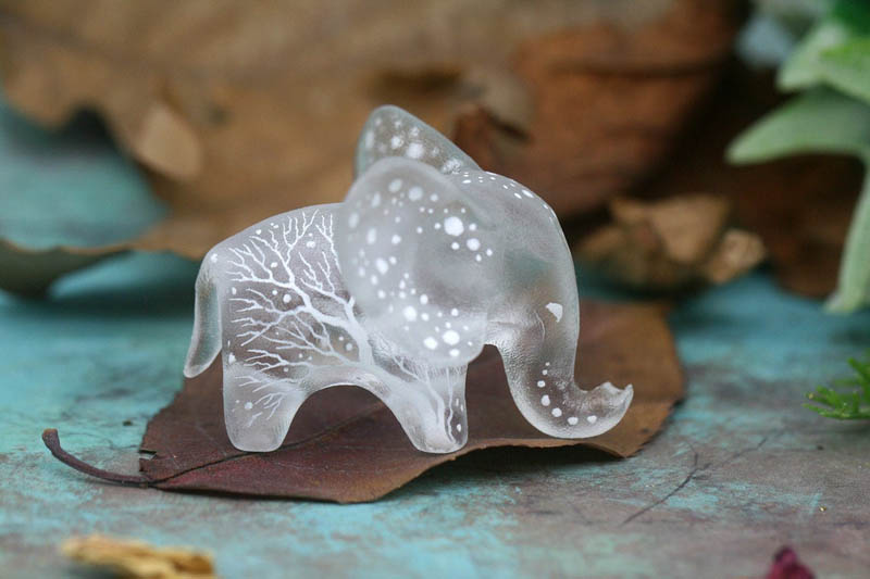 Resin Animal Sculptures Look Like They're Carved From Ice