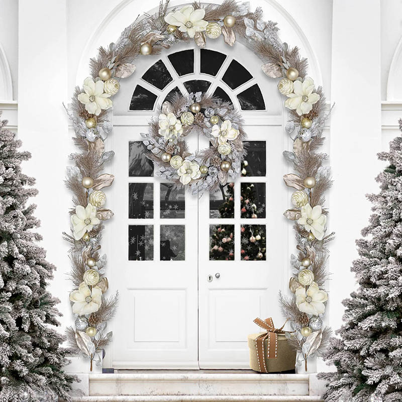 21 Christmas Front Door Decoration Ideas - Design Swan