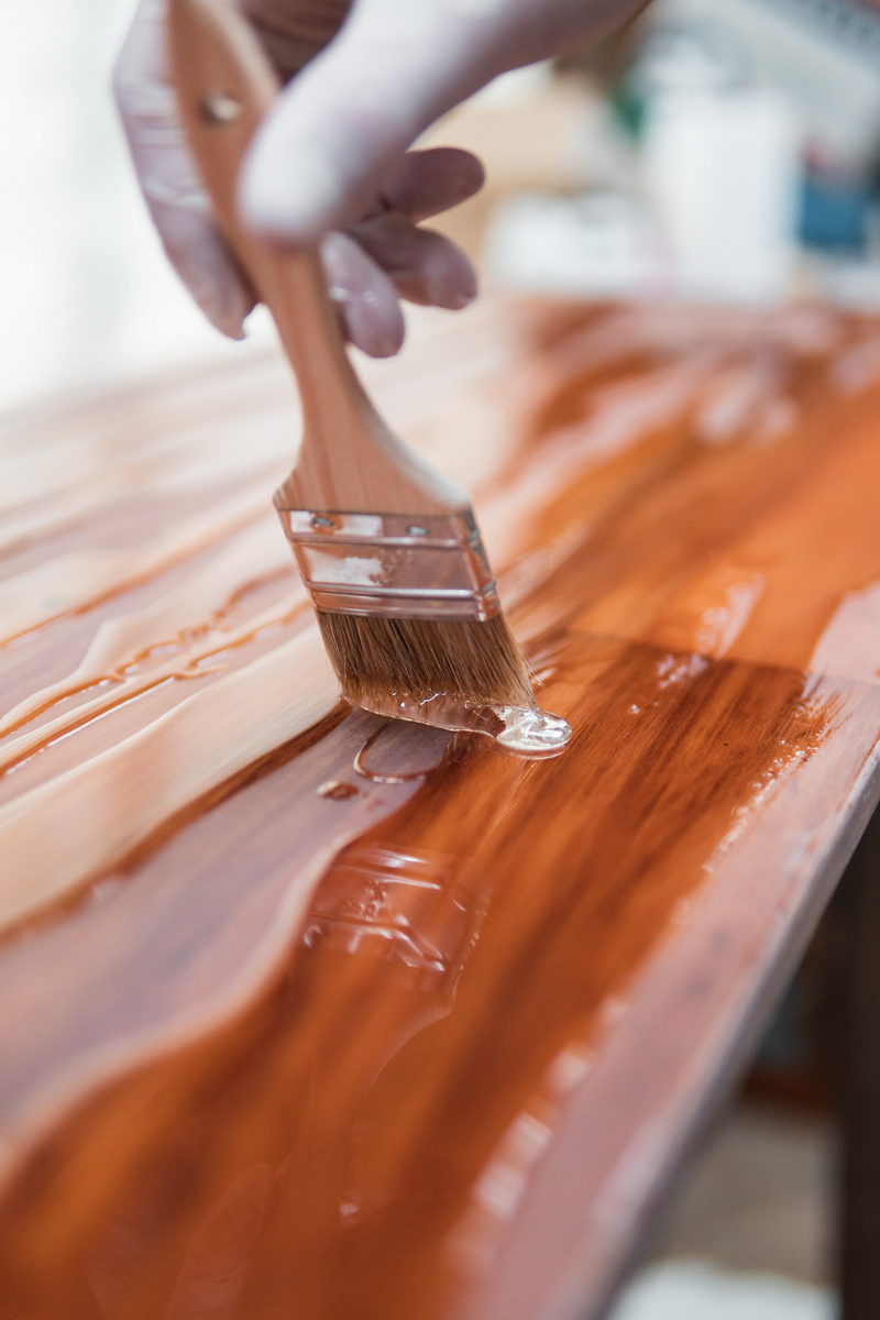 What Kind of Paint to Use on Wood Crafts