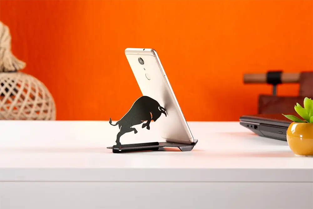 Phone Stands That Stand Out: Infuse Your Space with Artistic Charm ...