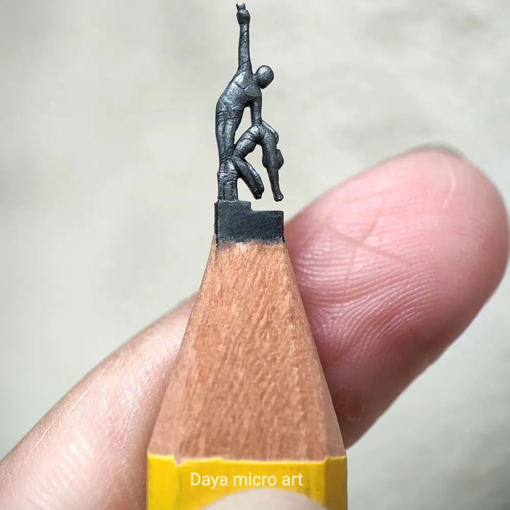 Les chefs-d'œuvre miniatures sculptés sur une mine de crayon par Daya Micro  Art