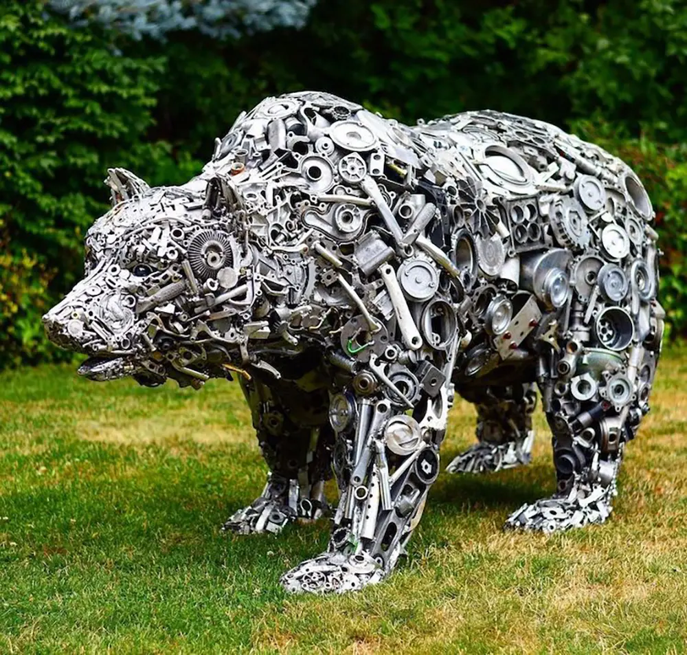 Transforming Scrap Metal into Extraordinary Animal Sculptures - Design Swan